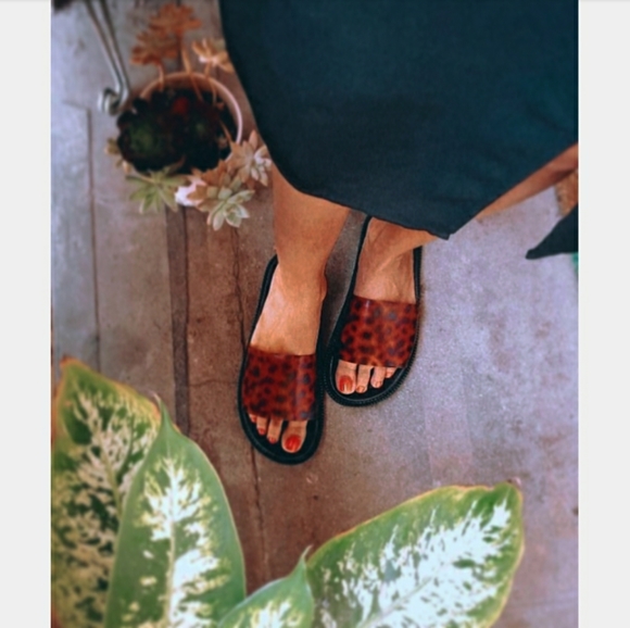 Tropics collection// leopard slide - Picture 6 of 8